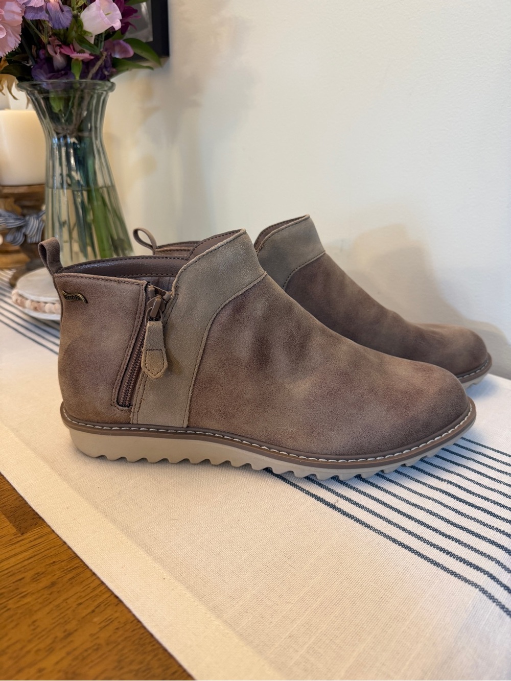Skechers Arch Fit Women’s 11 Taupe Ankle Boots Air Cooled Memory Foam - Picture 2 of 7